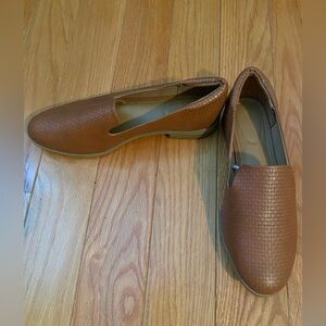 Universal Thread Tan Textured Slip-On Loafers
